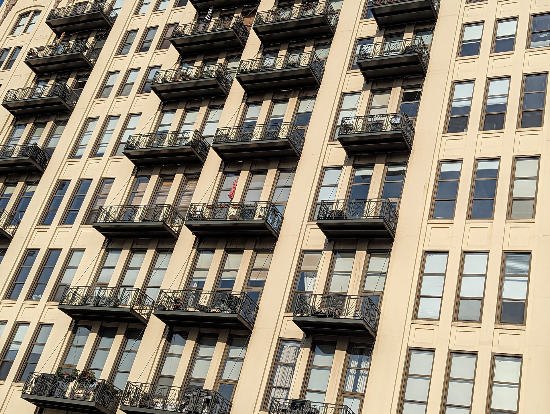 PXL 20230902 222604569 